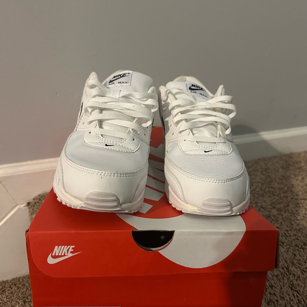 Nike Air Max 90 Red and White Box